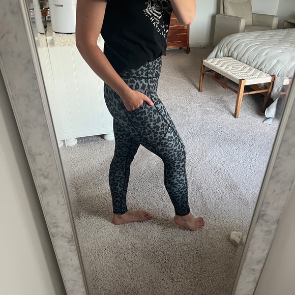 Kiava Dark Leopard Print Workout Leggings With Pockets | High Waist Yoga Pants - Picture 3 of 7